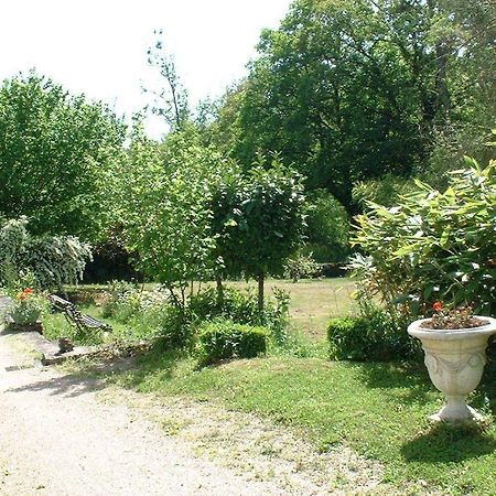 Domaine De La Dame De Lauriere Acomodação com café da manhã Solignac Exterior foto
