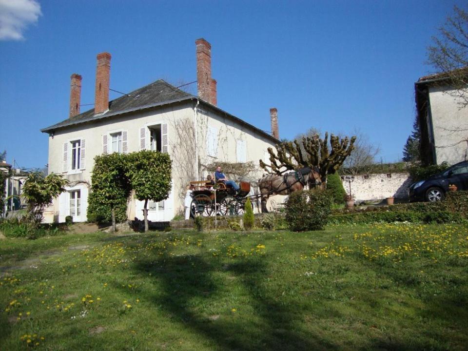 Domaine De La Dame De Lauriere Acomodação com café da manhã Solignac Exterior foto