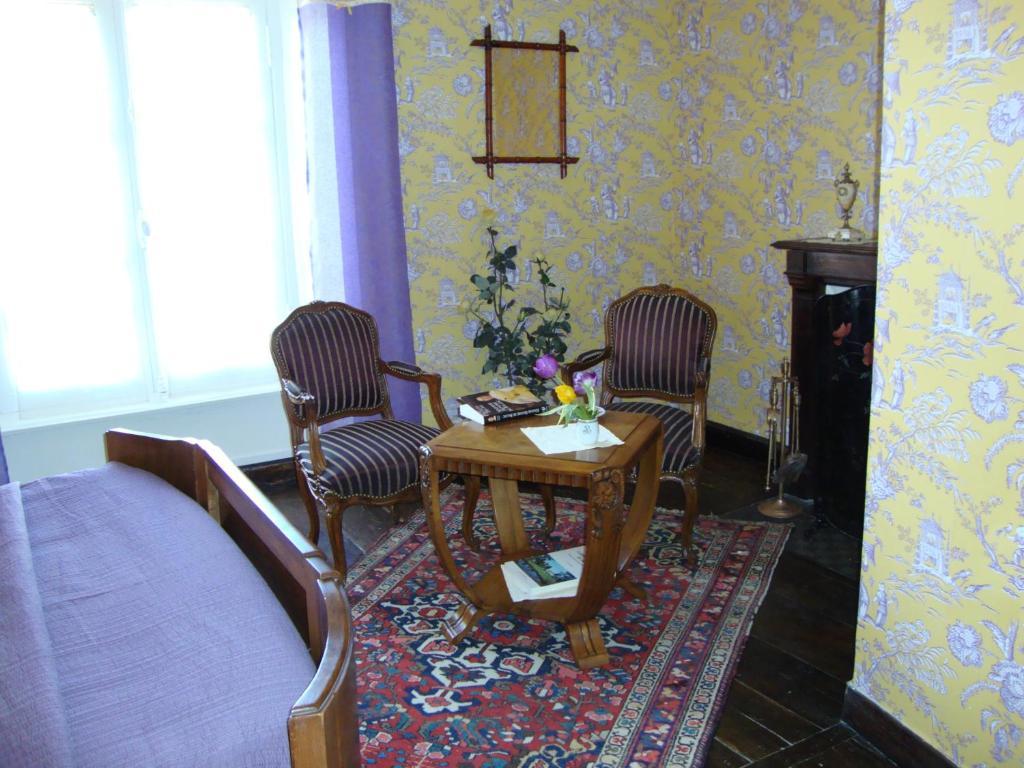 Domaine De La Dame De Lauriere Acomodação com café da manhã Solignac Quarto foto
