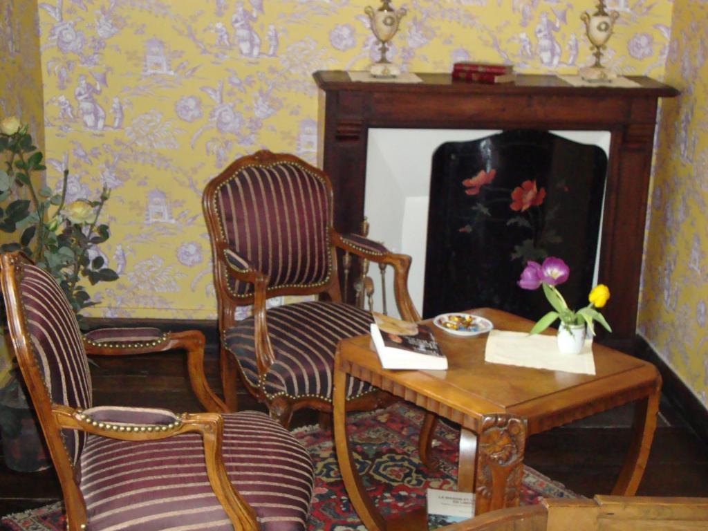 Domaine De La Dame De Lauriere Acomodação com café da manhã Solignac Quarto foto