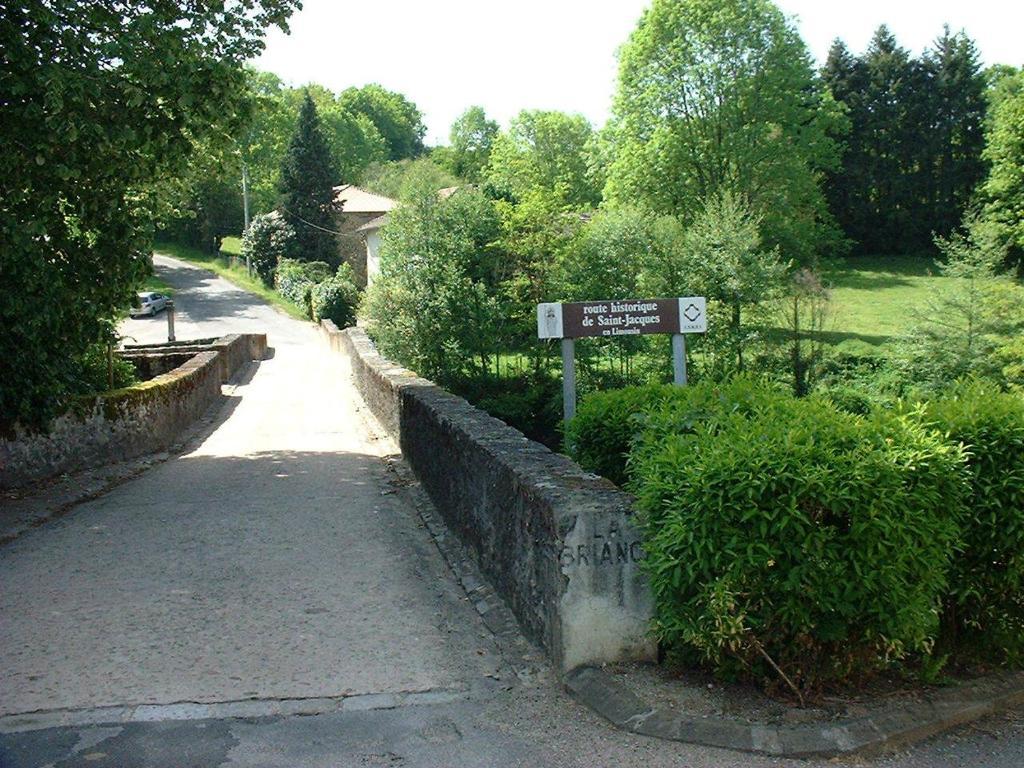 Domaine De La Dame De Lauriere Acomodação com café da manhã Solignac Exterior foto