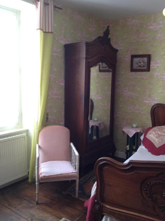 Domaine De La Dame De Lauriere Acomodação com café da manhã Solignac Quarto foto