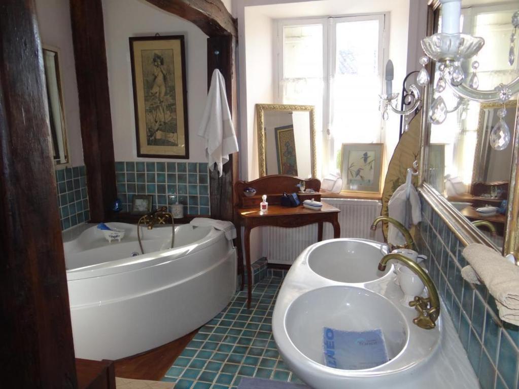 Domaine De La Dame De Lauriere Acomodação com café da manhã Solignac Quarto foto
