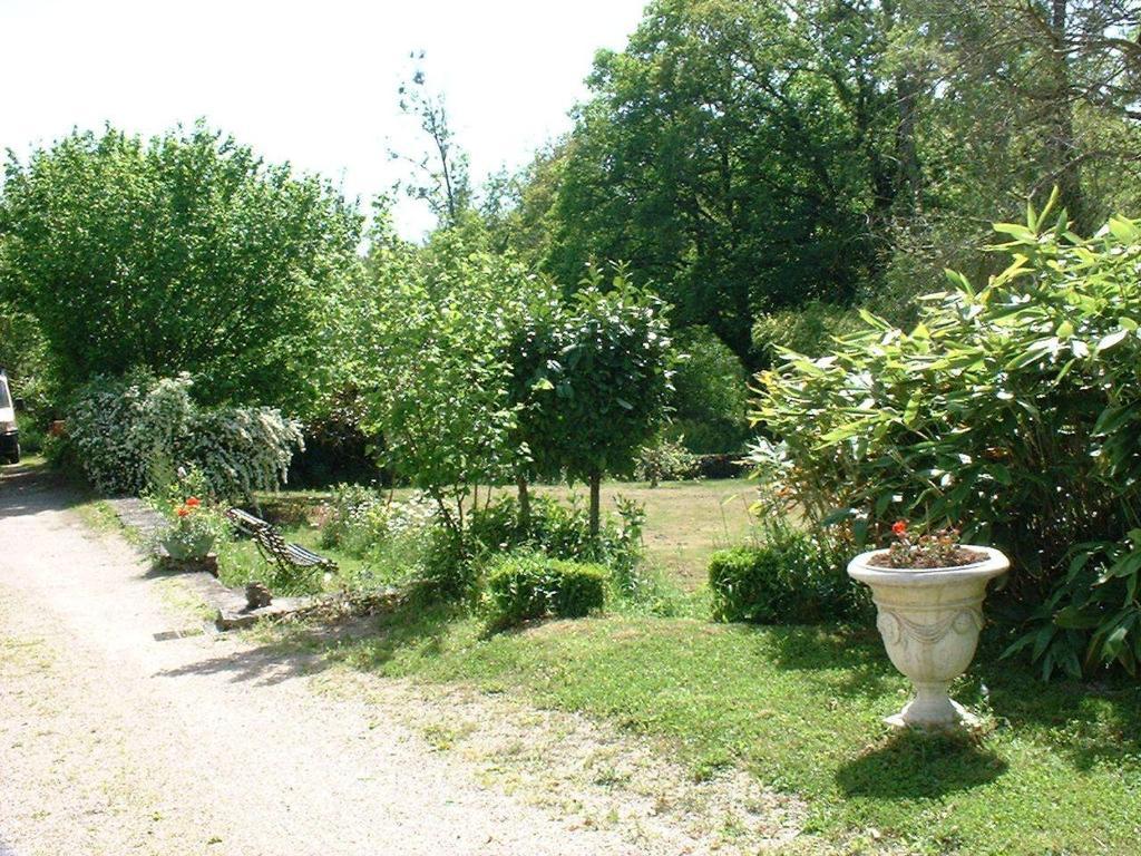 Domaine De La Dame De Lauriere Acomodação com café da manhã Solignac Exterior foto